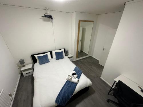 Weavers Apartment | Unique Double Bedroom