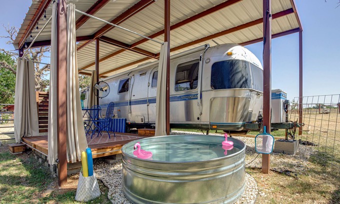 Granbury House | Unique Farm Experience in Airstream Close to Town