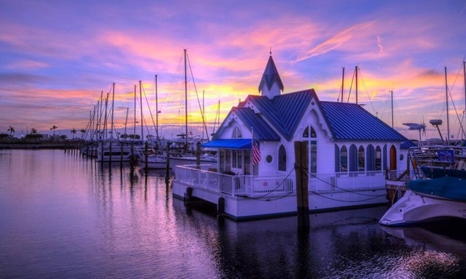 Palmetto House | Unique Getaway - Floating Chapel in Palmetto Downtown Marina/pool & jacuzzi