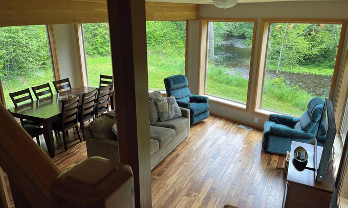 Bingen House | Unique Home in Willard, Wa. 40 acres, 50 feet from Little White Salmon River