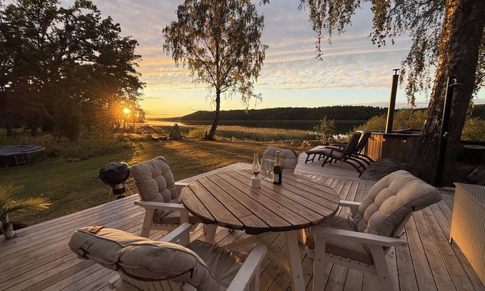 Kimstad Cottage | Unique Island Escape on Lake Roxen with Stunning Panorama Views, boat included