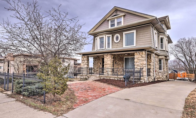 Southmoreland Apartment | Unique Kansas City Apartment ~ 3 Mi to Downtown!
