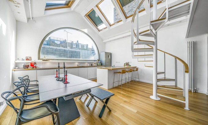 Islington House | Unique Light-Filled Three-Bedroom Mews House