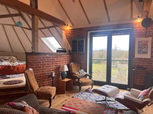Sevenoaks Apartment | Unique luxury self-contained oast apartment