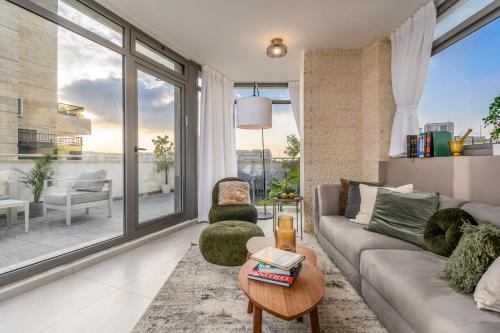Nachlaot Apartment | Unique Mini Penthouse In The Heart Of Jerusalem