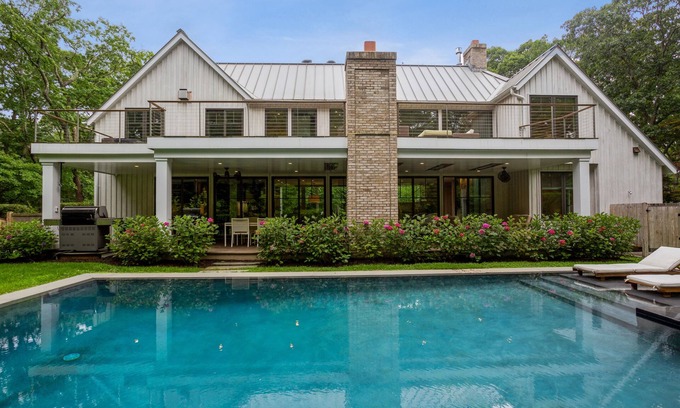 Sag Harbor House | Unique Modern Barn House in Sag Harbor