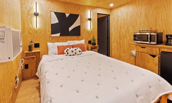Governmental Mall Apartment | Unique "NEW" Studio Retreat - Hot Tub - Mins to Downtown, PHX Airport & ASU