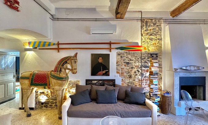 Vernazza House | UNIQUE: Overlooking the Square, Sea View, Air Conditioning, 2 Bathrooms, SPA