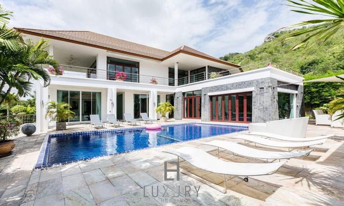 Khao Tao Villa | Unique Pool Villa with 5 Bedrooms and Sea View PM-C1