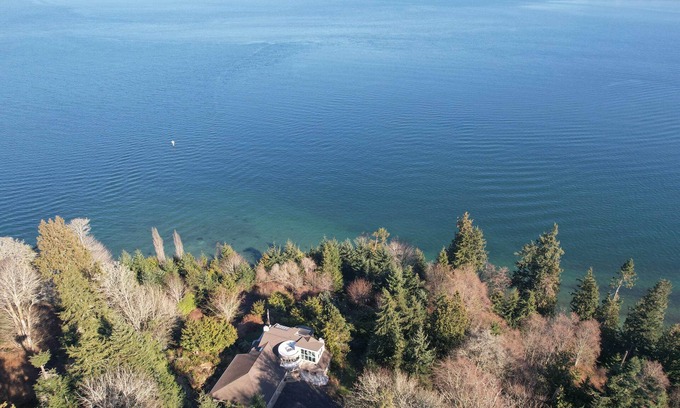 Port Ludlow House | Unique Port Ludlow Home w/3 Decks & Hot Tub!
