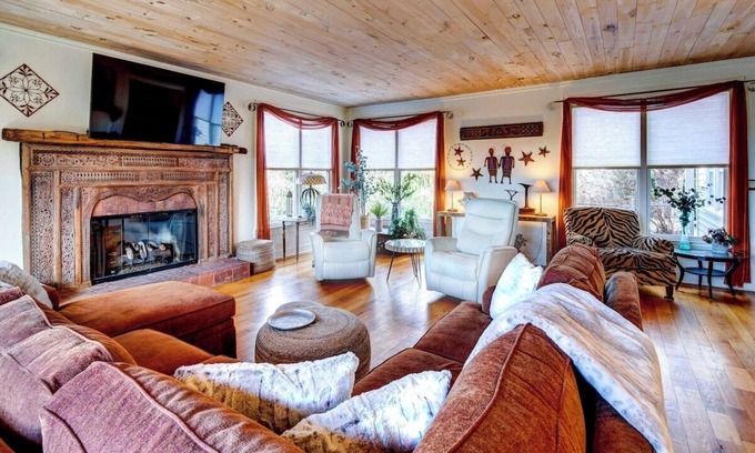 Leicester House | Unique Private Farmhouse near Asheville 4bd, 2 bth