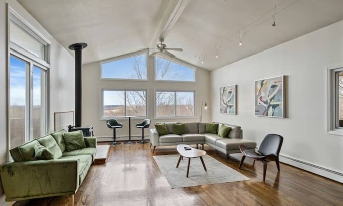 Monroe House | Unique Scenic home with king suite & Hot tub