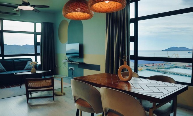 Pusat Bandar Apartment | Unique Seaview Corner Unit, JQ CityCenter, Netflix