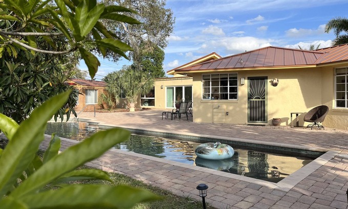 Ringling Park House | Unique & Spacious Downtown home w/Heated Pool! Minutes to St Armands & Marina