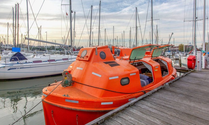 Monnickendam Boat Rental | UNIQUE STAY ON THE WATER - CLOSE TO AMSTERDAM!