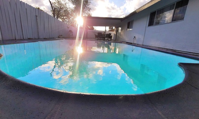 Riverside House | Unique & Stylish 4bd/2br Pool House