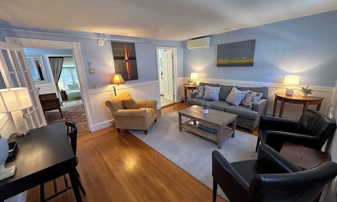Yachting Village Hotel | Unique Townhouse Style Apartment 2 Bed/2 Bath/Full Kitchen Dog friendly on Historic Spring St.