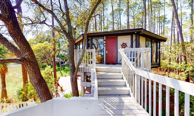 Sea Pines Condo | Unique Treehouse Haven with Marsh-Front Views & Large Deck - Walk to Beach