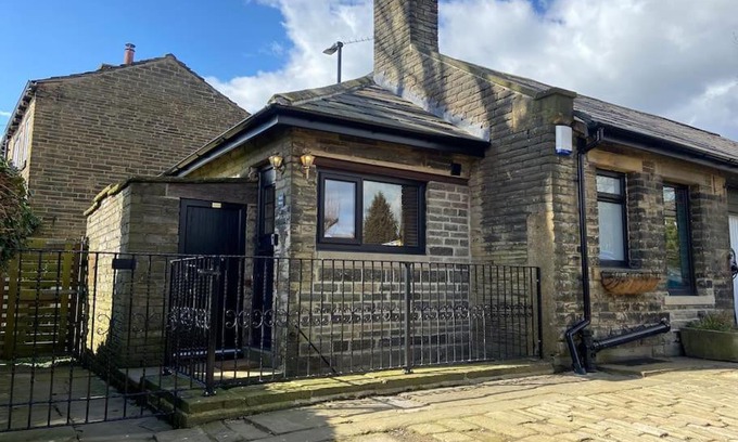 Shibden Apartment | Unique Victorian stable conversion Halifax