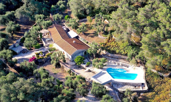 Mpogdanatika Villa | Unique Villa surrounded by the wood with POOL