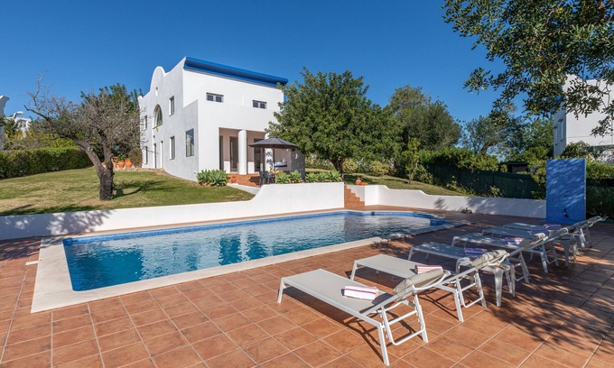 Tavira Villa | Unique villa with large private pool, large garden with complete sea view