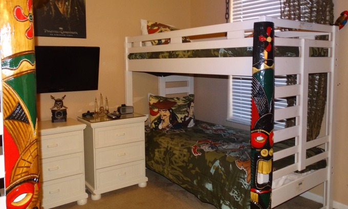 Windsor Hills Condo | Uniquely Decorated, 3 BR Condo. Steps to Clubhouse and Pool! Decked out Decor