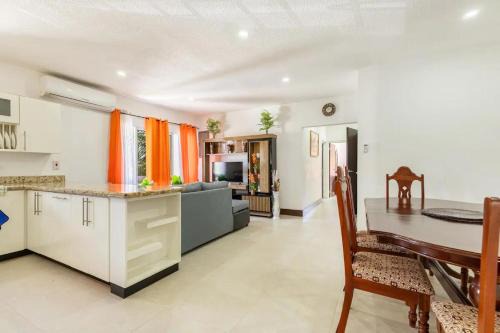 Runaway Bay Apartment | Unit 1 Palazzo Rickets Drive Runaway Bay