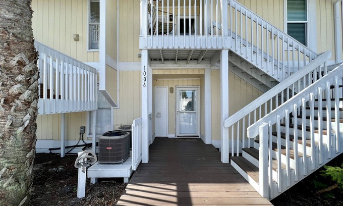 Holiday Isle Condo | Unit 1006 – Golf Course Views & Relaxing Location!