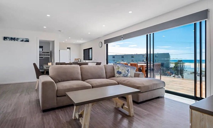 Scamander Apartment | Unit 2 - Stunning Views - Scamander Lifestyle!