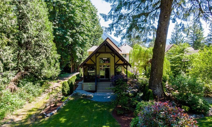 Kent Ski Chalet | Unit #3 | Peaceful & Romantic Harrison Chalet Suites