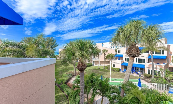 Longboat Key Condo | Unit #311 Sand Cay Beach Resort Pool and Garden View