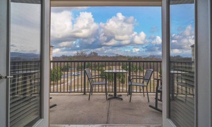 Pigeon Forge Condo | Unit 3403 - Mountain View Condos - FREE Attraction Ticket with EACH night Stay Including Dollywood