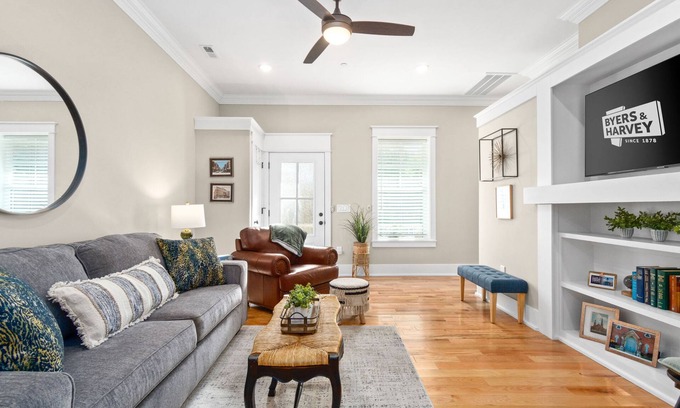 Clarksville Condo | Unit #5 638 Madison St