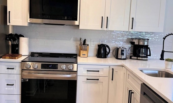 Wildwood Apartment | unit 5 · Amazing condo close to the beach with parking