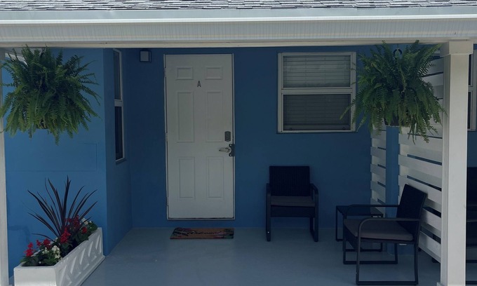 Lake Worth Apartment | Unit A - Newly Remodeled Apartment Close to everything!