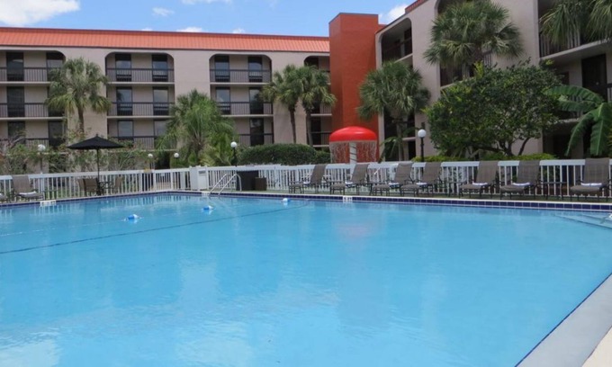 Florida Center House | Universal Getaway! Comfy Unit, Pool, Breakfast, Shuttle, Parking