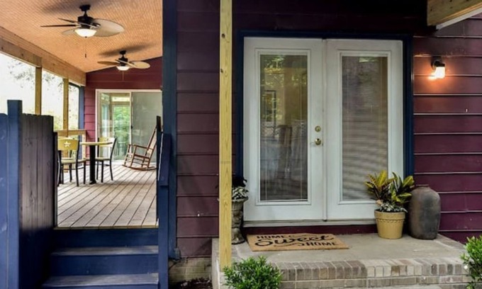 Chapel Hill House | University Access Garden View 1-BR Guesthouse in Quiet Chapel Hill Neighborhood