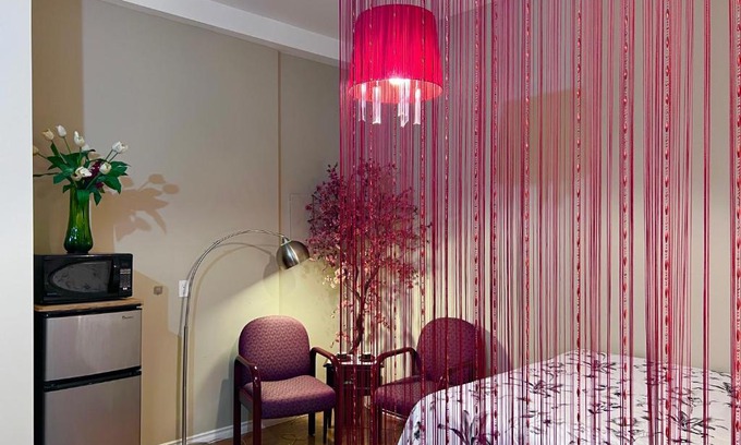 Saanich East House | University Cabana Inn