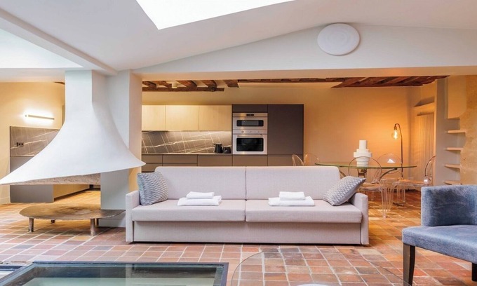 Arsenal Apartment | University Special! Mobility Lease: Rue Des Lions Saint-Paul