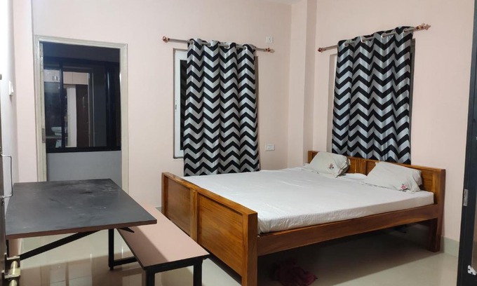 Bhubaneshwar House | Unnmadana - Cozy room in home stay bhubaneswar