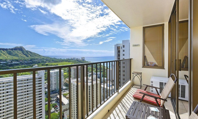Waikiki Condo | Unobstructed Diamond Head and Ocean Views! FREE Parking & Wi-Fi, Pool!