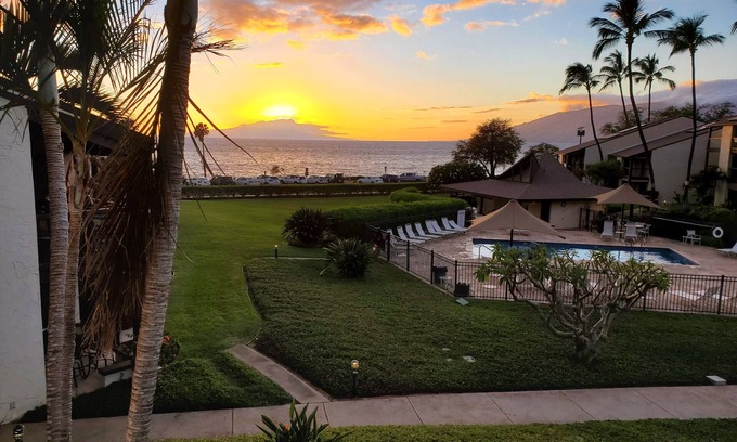 Kihei Condo | Unobstructed Views – Prime Location - Steps To Beach - Newly Renovated