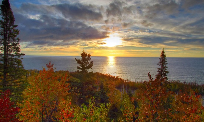 Beaver Bay House | Unparalleled 180-degree Views of Lake Superior, 400 feet above the water!