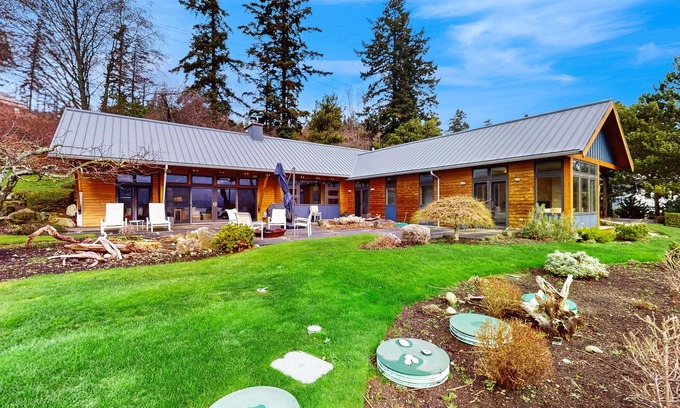 Anacortes House | Unparalleled waterfront luxury with breathtaking island views