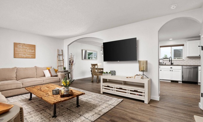 Dundee House | Unrivaled Location, Hot Tub, Huge Patio w/Gazebo and Couches, Pool Table, Ping Pong, Walk to Dundee