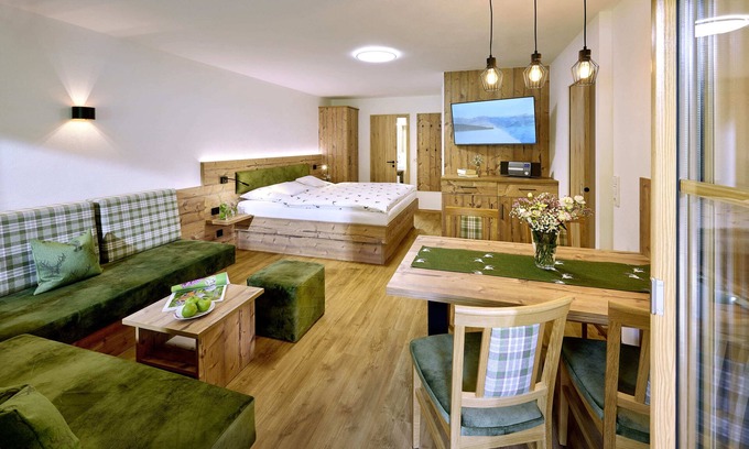 Winkl Apartment | Untersberg, 1-4 Personen, ca. 50 qm, 1 Schlafzimmer 2x Dusche/WC, Wohnschlafraum, Küche, Balkon