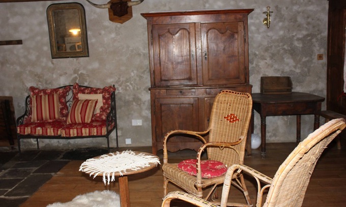 Jassat House | Unusual: A typical Auvergne house at the foot of the Sancy massif