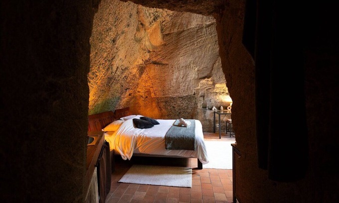 Doue-la-Fontaine Apartment | Unusual Getaway in a Troglodyte Home