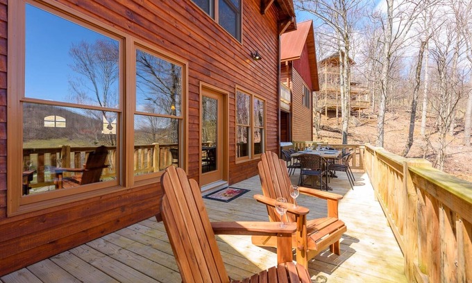 Todd House | Unwind and Recharge at Majestic View Cabin