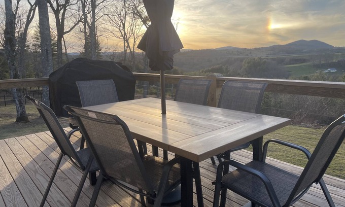 Sparta House | Unwind and relax at this luxurious mountain retreat. Beautiful Views!